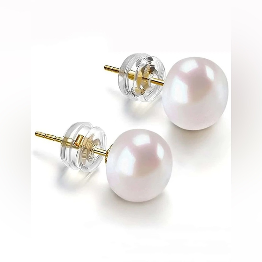 Freshwater cultured pearl stud earrings